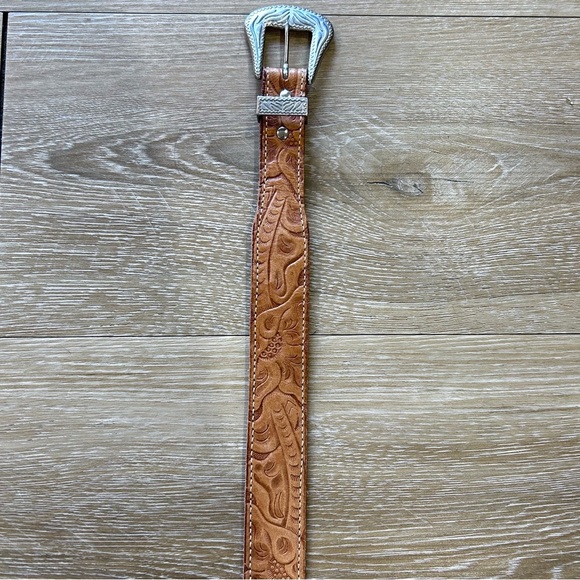 Vintage tooled leather belt | Made in Canada | 43” - Picture 11 of 13